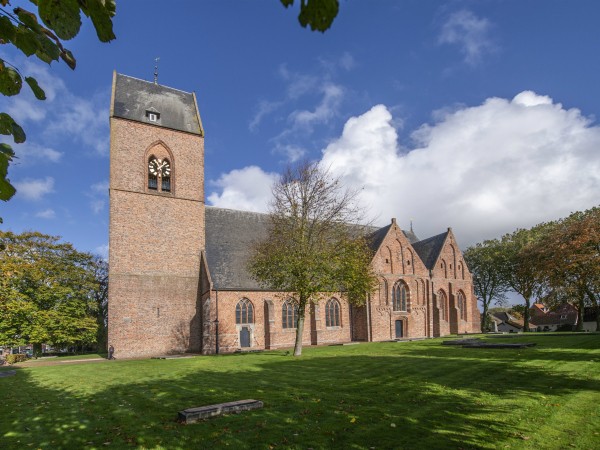 Kerk en kerkhof. Foto: Duncan Wijting, 2019